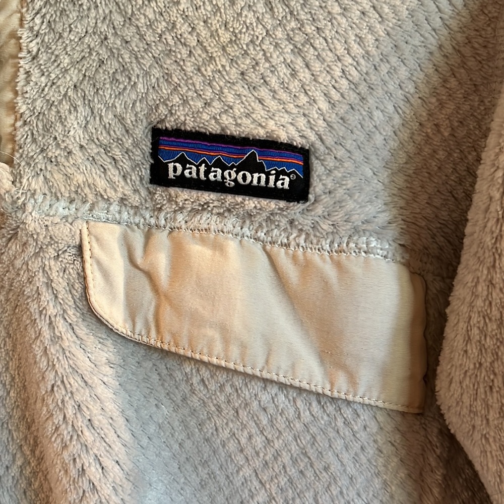 Patagonia Re-Tool Snap-T Pullover
Size XS
Color: Raw Linen-white X-dye - Picture 3 of 12